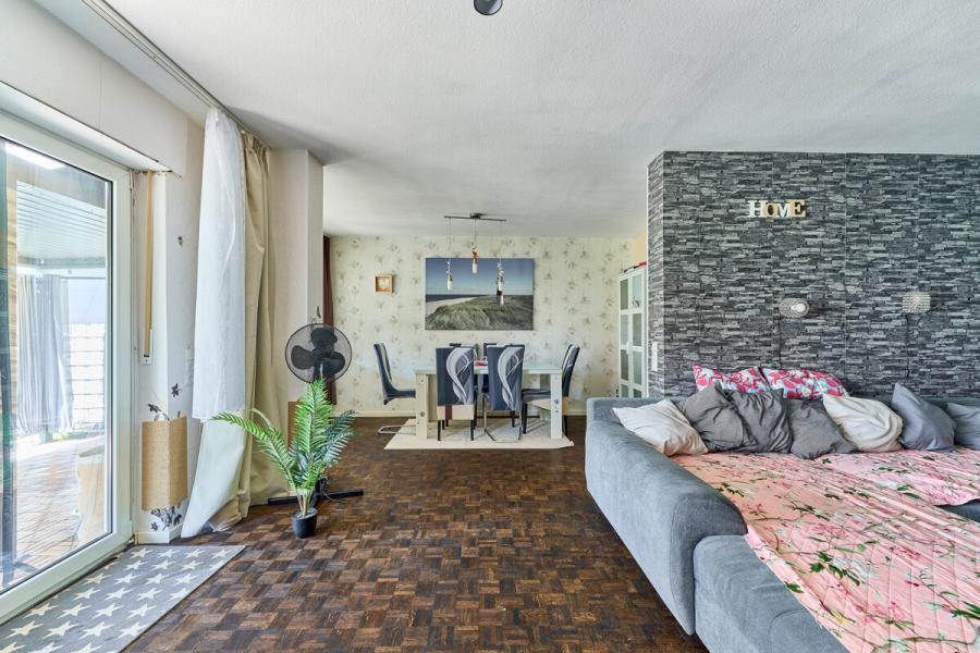 Gepflegtes Reihenendhaus in ruhiger und familienfreundlicher Wohnlage !! - Wohnzimmer (1)