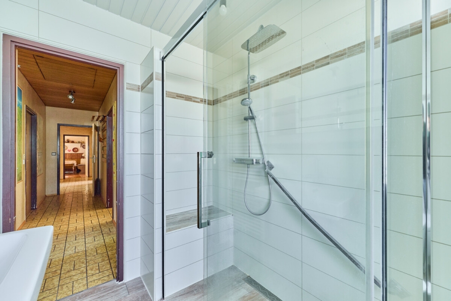 Einfamilienhaus in Ludwigshafen am Rhein / Pfingstweide - Badezimmer (2)