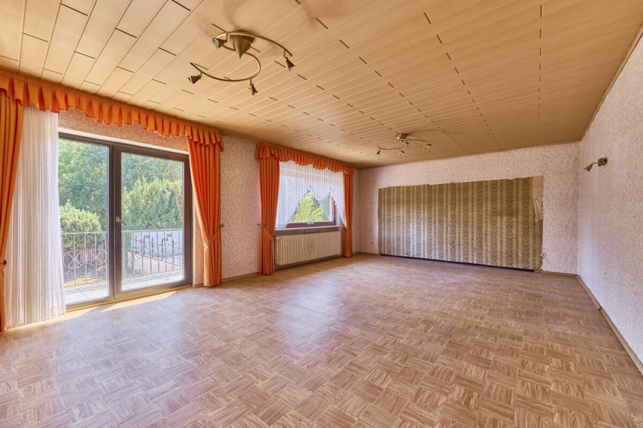 Einfamilienhaus mit großem Grundstück in Worms-Wiesoppenheim zu verkaufen !! - Wohnzimmer (2)
