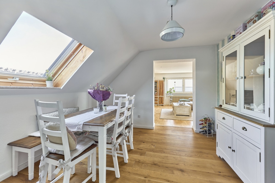 Zweifamilienhaus mit zwei separaten Wohneinheiten !! - Esszimmer (2) 1.OG