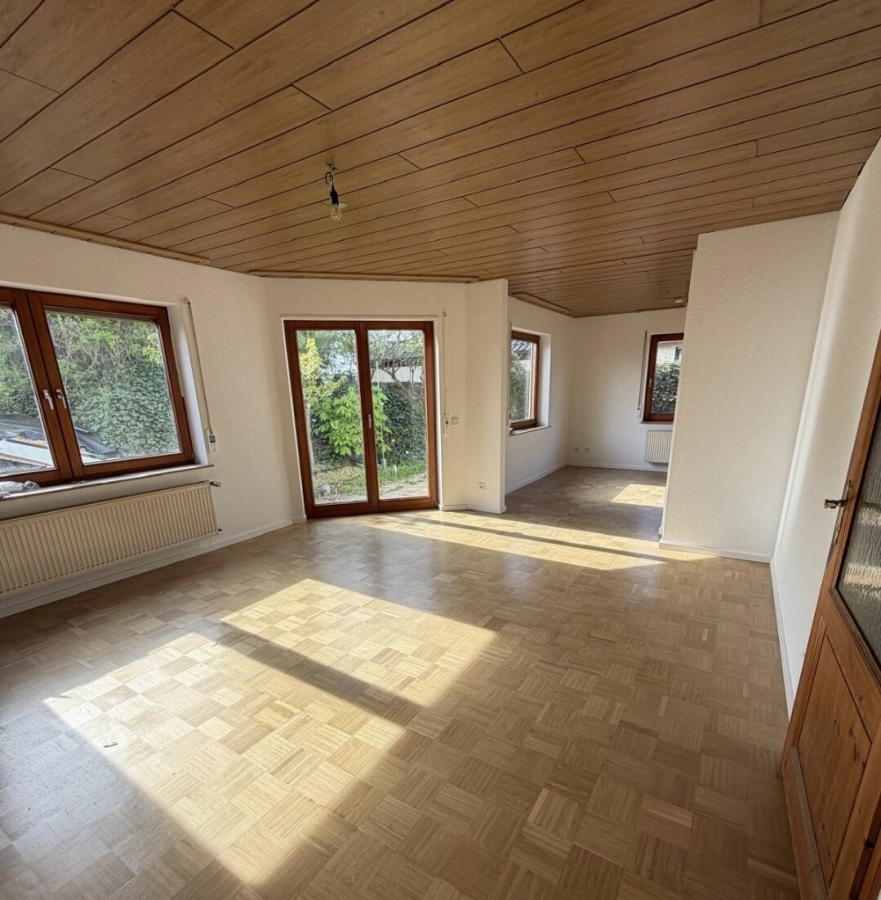 Schönes Freistehendes Einfamilienhaus in Römerberg zu vermieten ! - Wohnzimmer