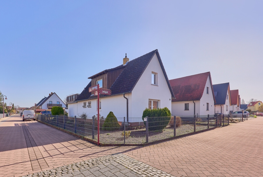 Freistehendes Einfamilienhaus mit Garage auf sonnigem Eckgrundstück in Toplage !! - Titelbild