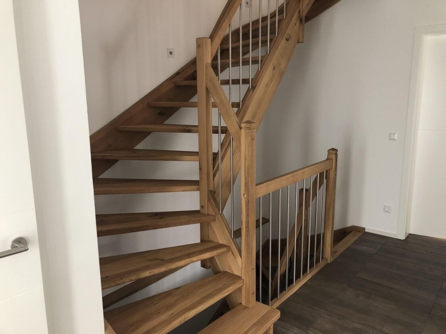 Gepflegte Doppelhaushälfte in Ruchheim zu verkaufen ! - Treppenhaus