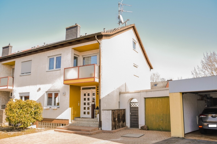 Charmantes Reihenendhaus in Hessheim in ruhiger Lage zu verkaufen !! - Titelbild