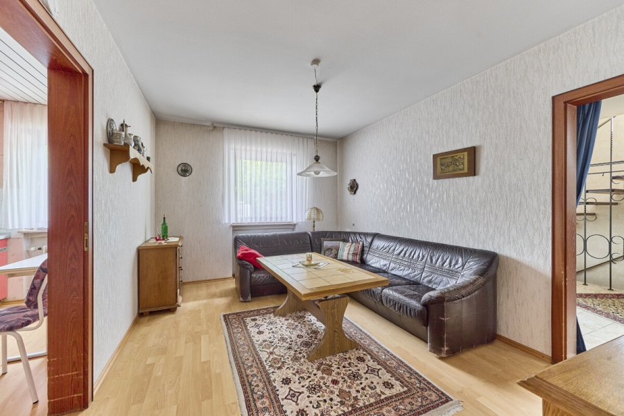 Familienparadies in Beindersheim mit wunderschönem Grundstück zu verkaufen !! - Zimmer neben Küche