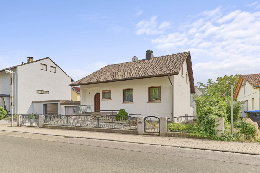 Familienparadies in Beindersheim mit wunderschönem Grundstück zu verkaufen !! - Aussenansicht (3)