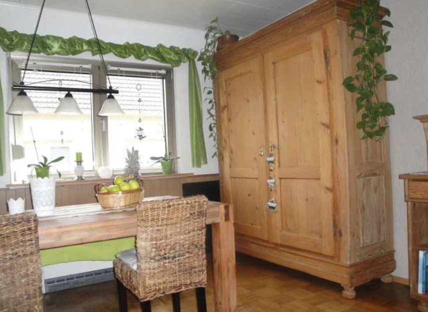** Oase der Behaglichkeit – EFH mit Wintergarten ** Esszimmer . Eckdaten - BILD