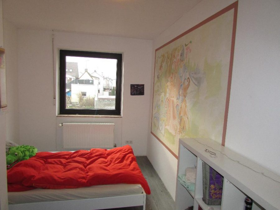 Freistehendes Raumwunder mit Einliegerwohnung mit tollem Grundstück und Doppelgarage!! - BILD