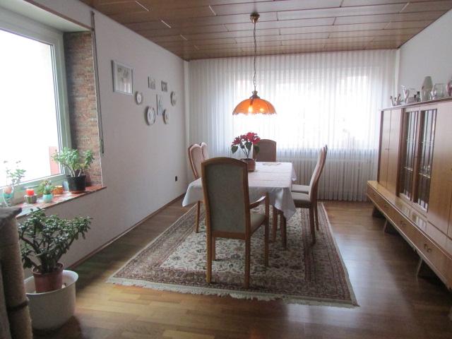 Frankenthal-Flomersheim Einfamilienhaus mit zwei Garagen - BILD