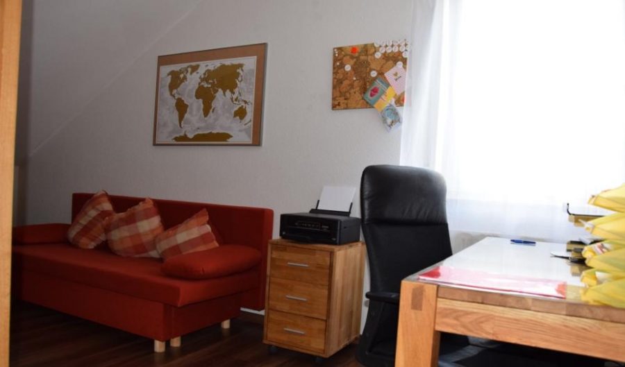 Neuwertige Doppelhaushälfte in bevorzugter Lage ! Inklusive Garage - BILD