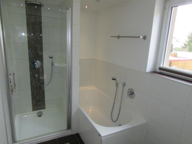 Freistehendes Raumwunder mit Einliegerwohnung mit tollem Grundstück und Doppelgarage!! - BILD